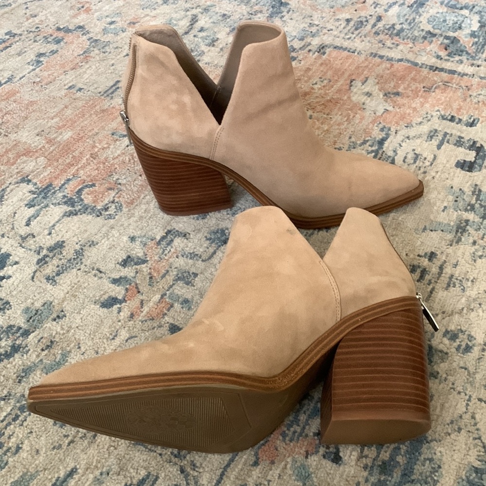 Vince comuto beige suede heeled ankle boots size 9
